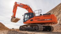 Doosan представил два новых гусеничных экскаватора