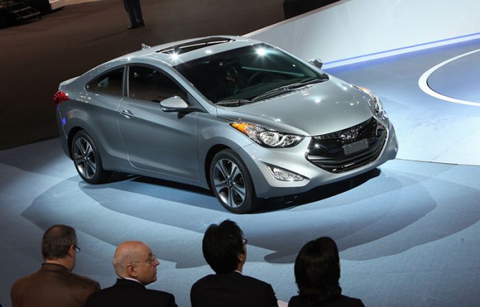 Hyundai Elantra 2013: компактность и экономичность