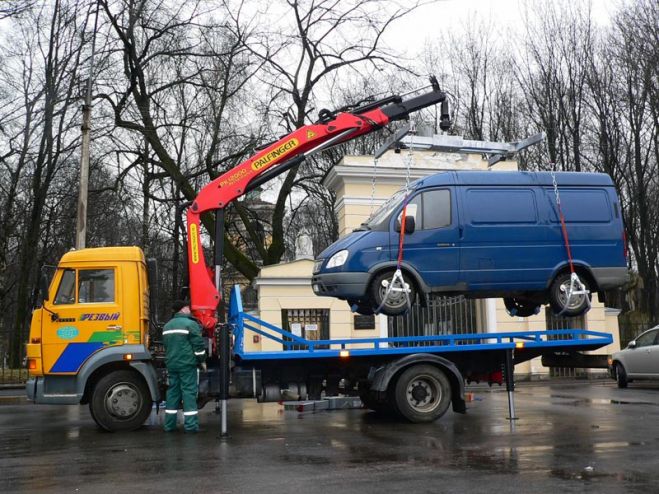 Эвакуацию автомобилей будут проводить после первого звонка