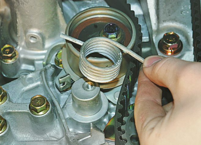 О замене натяжного ролика ремня генератора