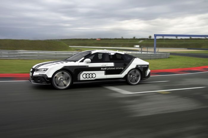 Беспилотный автомобиль от Audi поставил рекорд на Хоккенхаймринг
