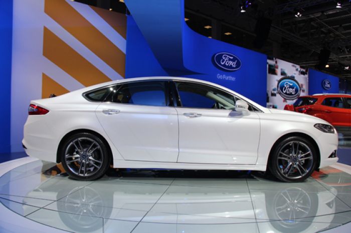Новую версию Ford Mondeo представили на ММАС-2014