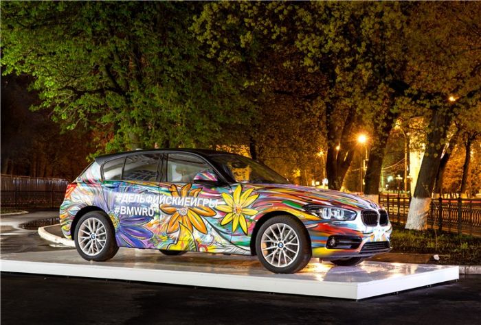Новый BMW 1 украсили при помощи пленки в Орле