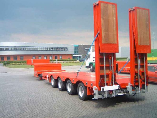 Низкорамные тралы – лучшее средство для перевозки тяжеловесных негабаритных грузов