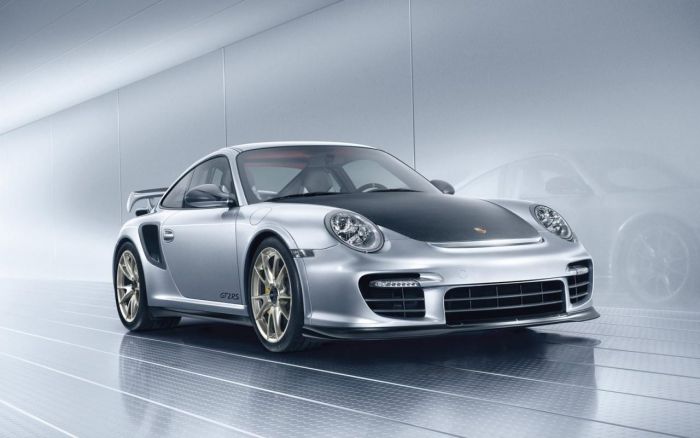 Porsche представит новый заряженный суперкар