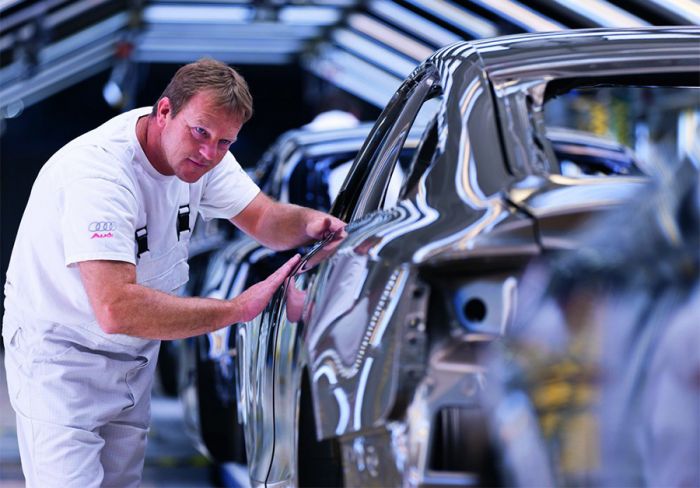 Рабочим немецких заводов Audi подарят по 3500 евро