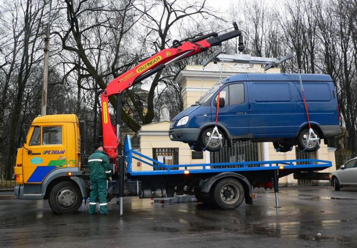 Вызов грузового эвакуатора в Санкт-Петербург 24 часа в сутки