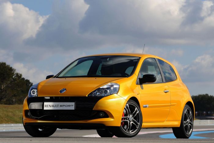 Renault решил увеличить мощность хот-хэтча Clio RS