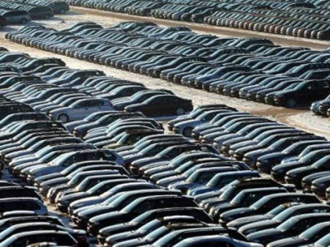 Подержанные автомобили покупают все чаще