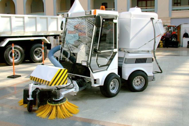Современная техника для уборки больших территорий