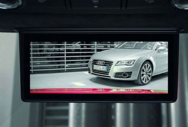 Audi запустит в серийное производство автомобили с видеозеркалом заднего вида