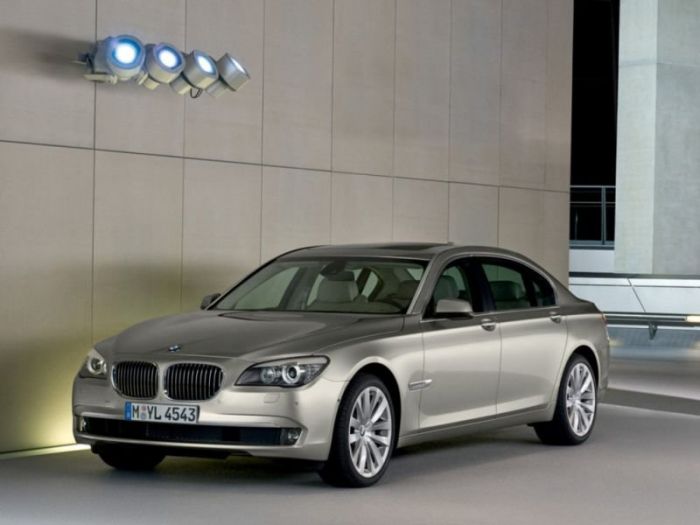 Новую BMW 7 серии представят уже в июне