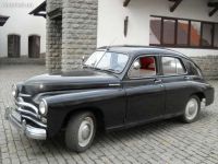 Космонавты на ретро автомобиле открыли движение на Чкаловском путепроводе