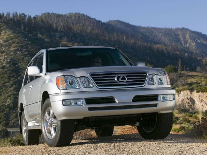 Lexus LX470 - внедорожник класса люкс